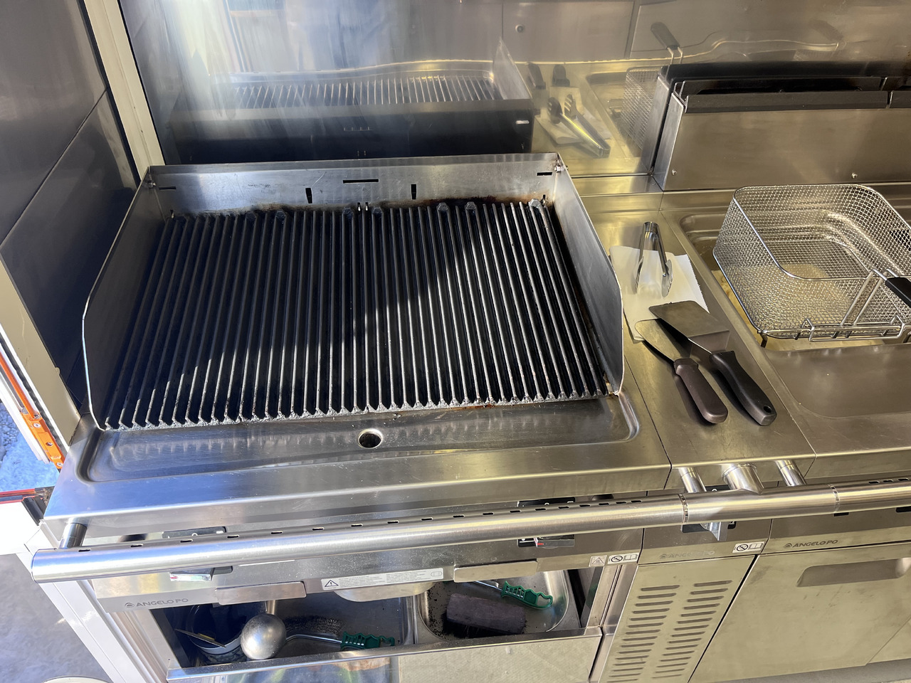 FOOD TRUCK - Nadgradnja s kuhinjsko opremo: ANGELO PO - Volkswagen Crafter - Varebil: bilde 5 FOOD TRUCK - Nadgradnja s kuhinjsko opremo: ANGELO PO - Volkswagen Crafter - Varebil: bilde 5