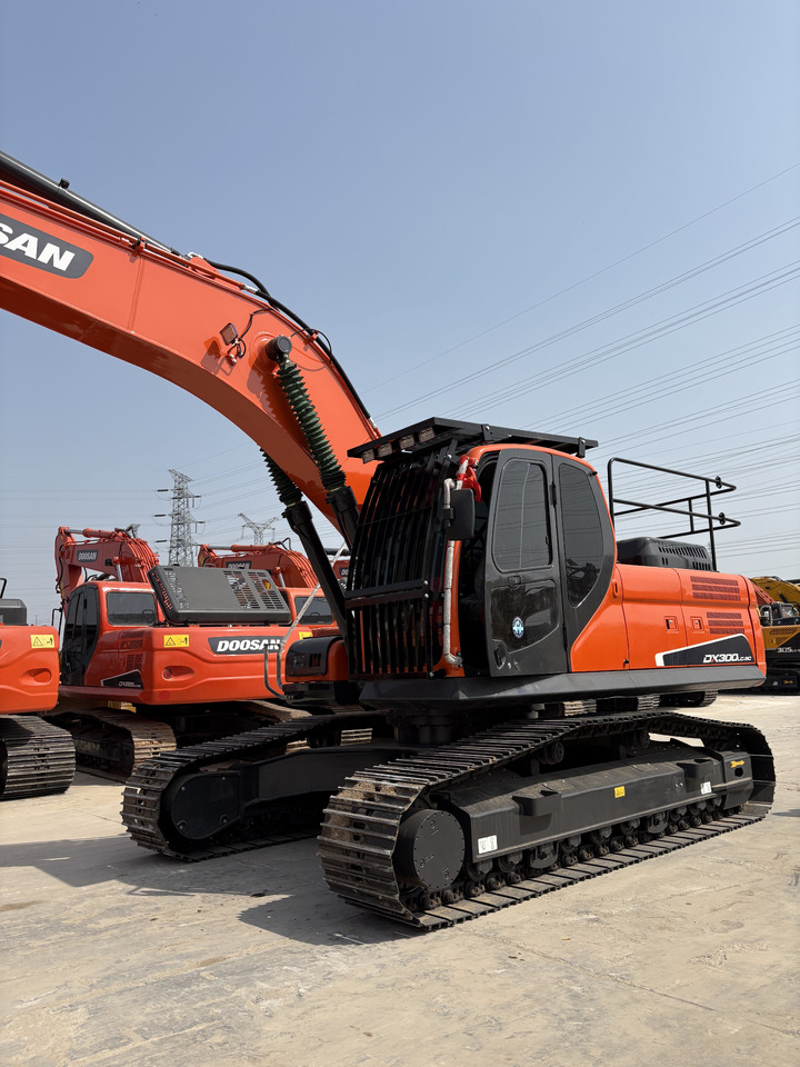 DOOSAN Dx300cl low work hours original excavator - Beltegraver: bilde 2 DOOSAN Dx300cl low work hours original excavator - Beltegraver: bilde 2