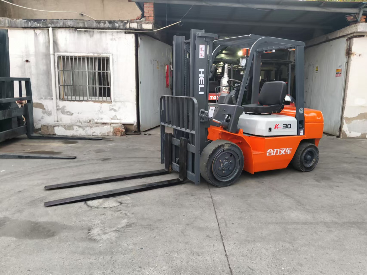 HELI k30 used 3 ton diesel forklift Customizable mast clamps low price - Dieseltruck: bilde 2 HELI k30 used 3 ton diesel forklift Customizable mast clamps low price - Dieseltruck: bilde 2