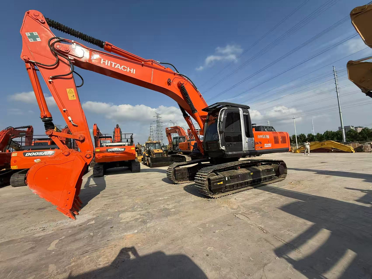 HITACHI ZX350 crawler excavator low hours excellent condition excavator - Beltegraver: bilde 1 HITACHI ZX350 crawler excavator low hours excellent condition excavator - Beltegraver: bilde 1