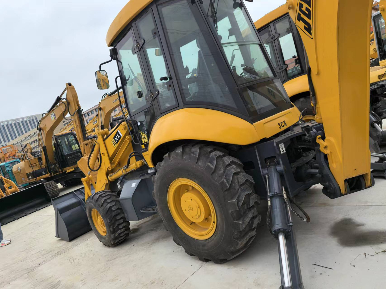 JCB 3CX backhoe loader TLB versatile machine multiple attachment options - Traktorgraver: bilde 5 JCB 3CX backhoe loader TLB versatile machine multiple attachment options - Traktorgraver: bilde 5