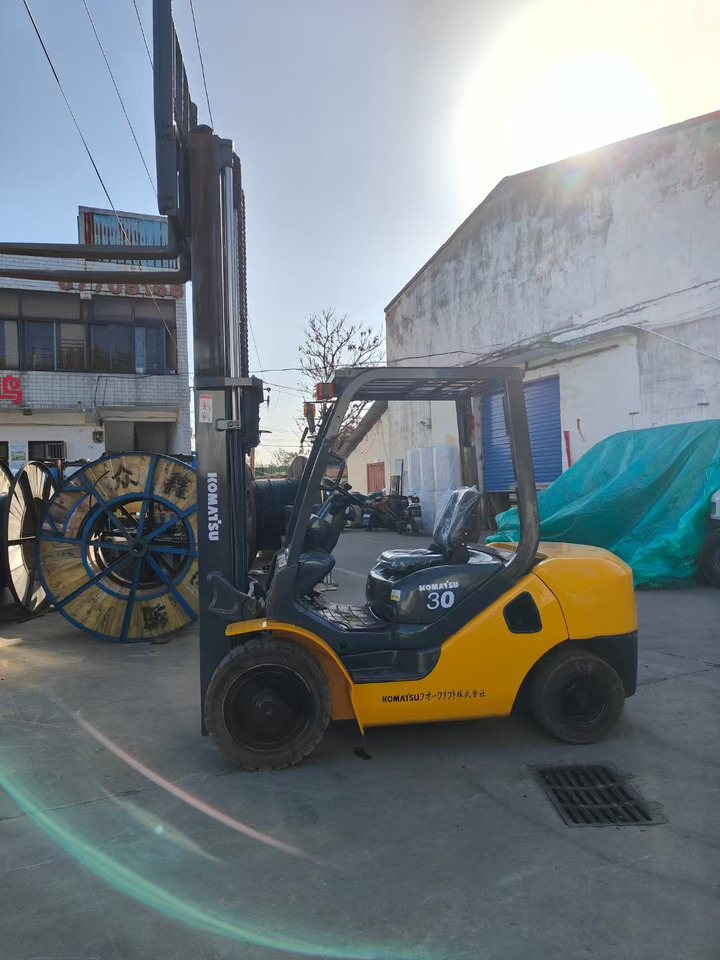 KOMATSU FD30T japan brand used 3 ton forklift - Dieseltruck: bilde 4 KOMATSU FD30T japan brand used 3 ton forklift - Dieseltruck: bilde 4