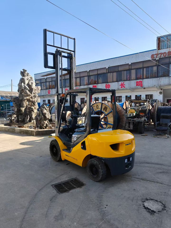 KOMATSU FD30T japan brand used 3 ton forklift - Dieseltruck: bilde 1 KOMATSU FD30T japan brand used 3 ton forklift - Dieseltruck: bilde 1