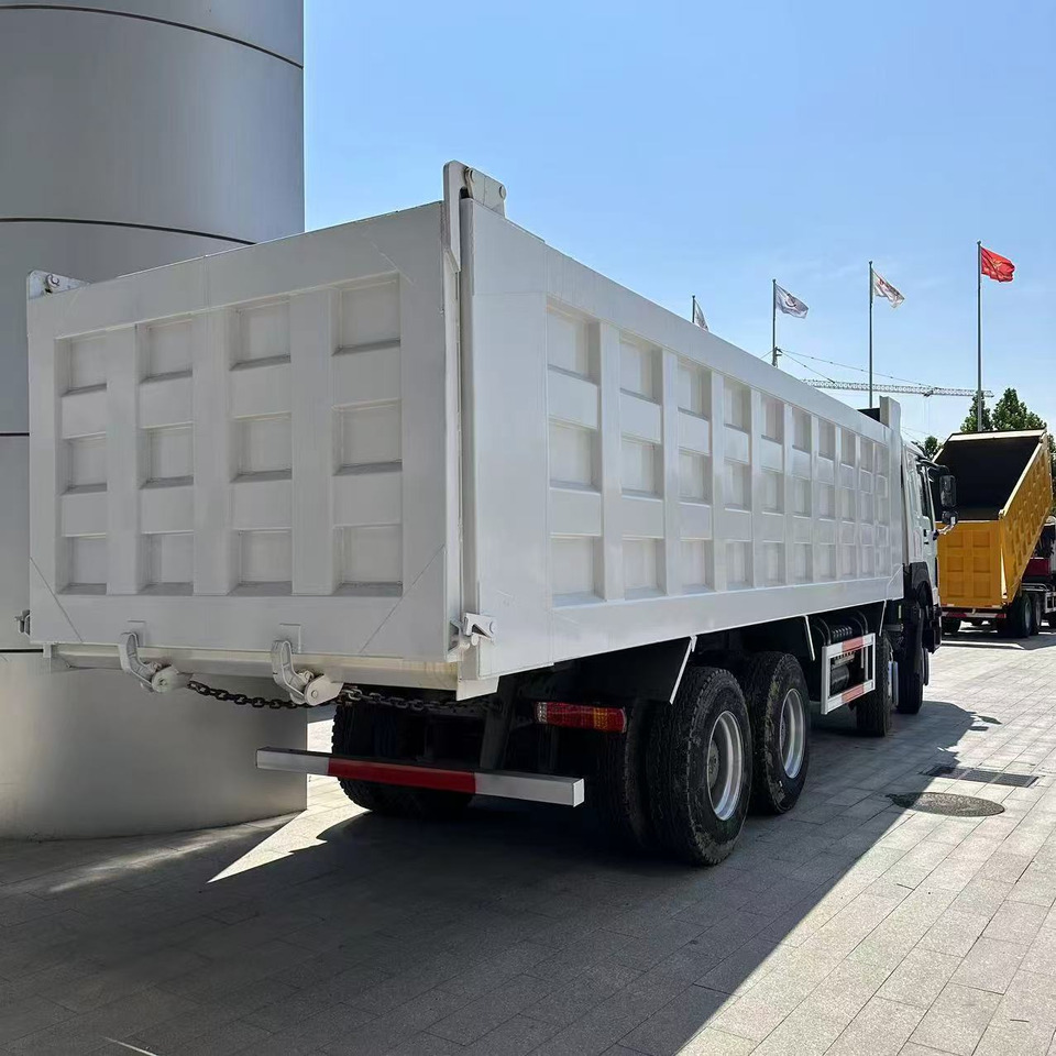 SINOTRUK howo 371 8x4 dump truck - Dumper: bilde 2 SINOTRUK howo 371 8x4 dump truck - Dumper: bilde 2