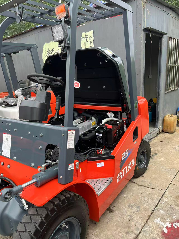 Heli brand new 2.5T diesel forklift famous China brand (Clamp available) - Dieseltruck: bilde 1 Heli brand new 2.5T diesel forklift famous China brand (Clamp available) - Dieseltruck: bilde 1