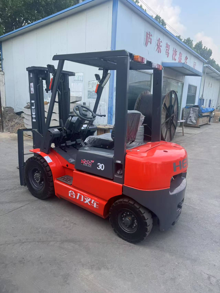 Heli stock new 2024 model 3T diesel forklift Customizable Mast & Clamp - Dieseltruck: bilde 4 Heli stock new 2024 model 3T diesel forklift Customizable Mast & Clamp - Dieseltruck: bilde 4