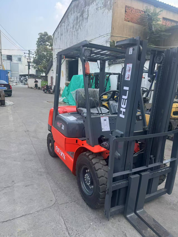 Heli stock new 2024 model 3T diesel forklift Customizable Mast & Clamp - Dieseltruck: bilde 2 Heli stock new 2024 model 3T diesel forklift Customizable Mast & Clamp - Dieseltruck: bilde 2