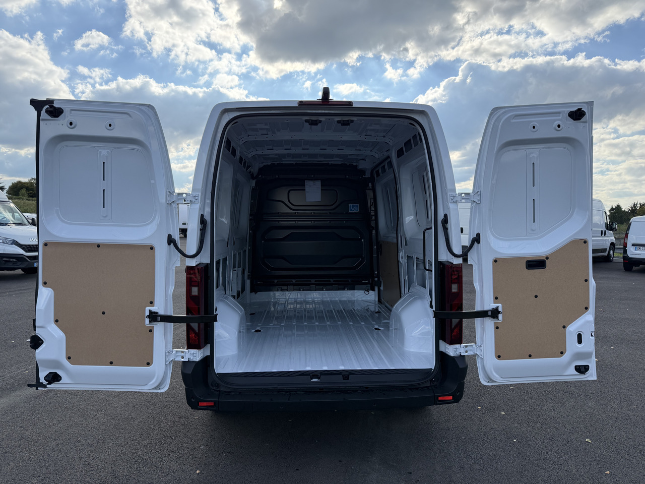 Ny Kassebil RENAULT MASTER 3T5 L2H2 EXTRA 2.0DCI150: bilde 15 Ny Kassebil RENAULT MASTER 3T5 L2H2 EXTRA 2.0DCI150: bilde 15