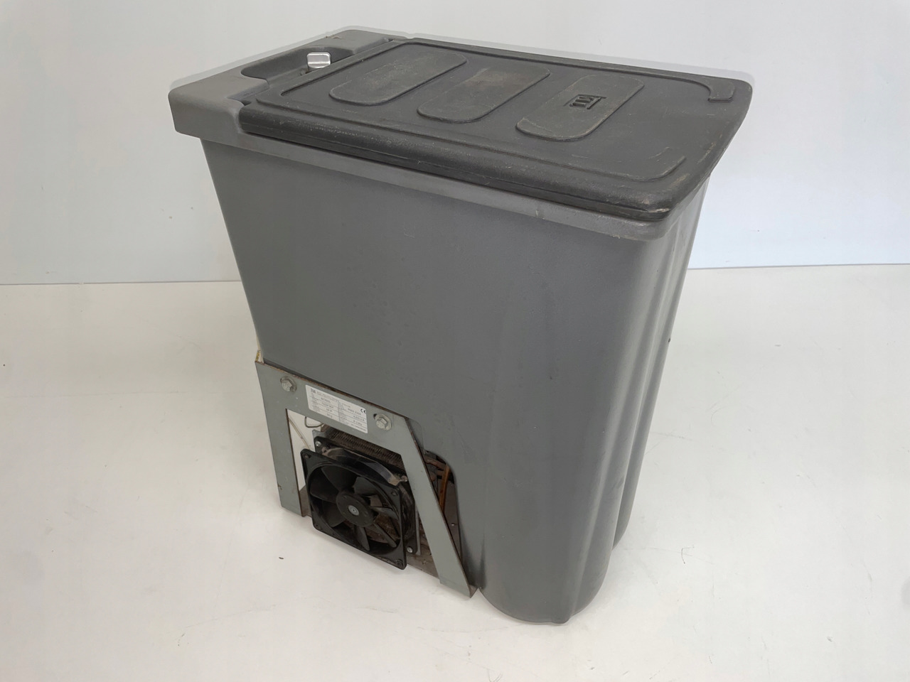 LODÓWKA CHŁODZIARKA MERCEDES ACTROS 80032324 - Førerhus og interiør for Lastebil: bilde 3 LODÓWKA CHŁODZIARKA MERCEDES ACTROS 80032324 - Førerhus og interiør for Lastebil: bilde 3