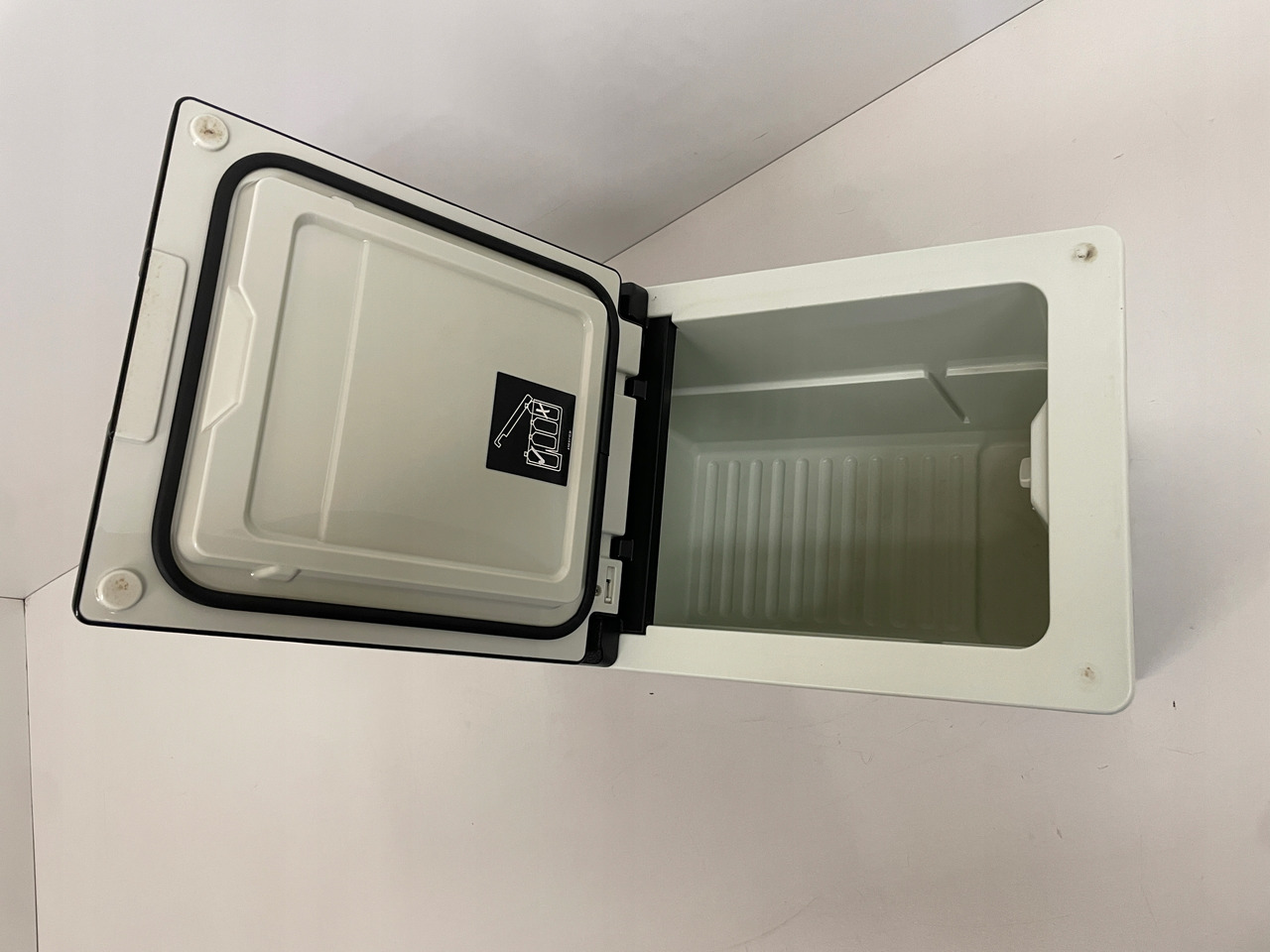 LODÓWKA CHŁODZIARKA MERCEDES ACTROS MP4 MP 4 A9608200306 - Førerhus og interiør for Lastebil: bilde 2 LODÓWKA CHŁODZIARKA MERCEDES ACTROS MP4 MP 4 A9608200306 - Førerhus og interiør for Lastebil: bilde 2