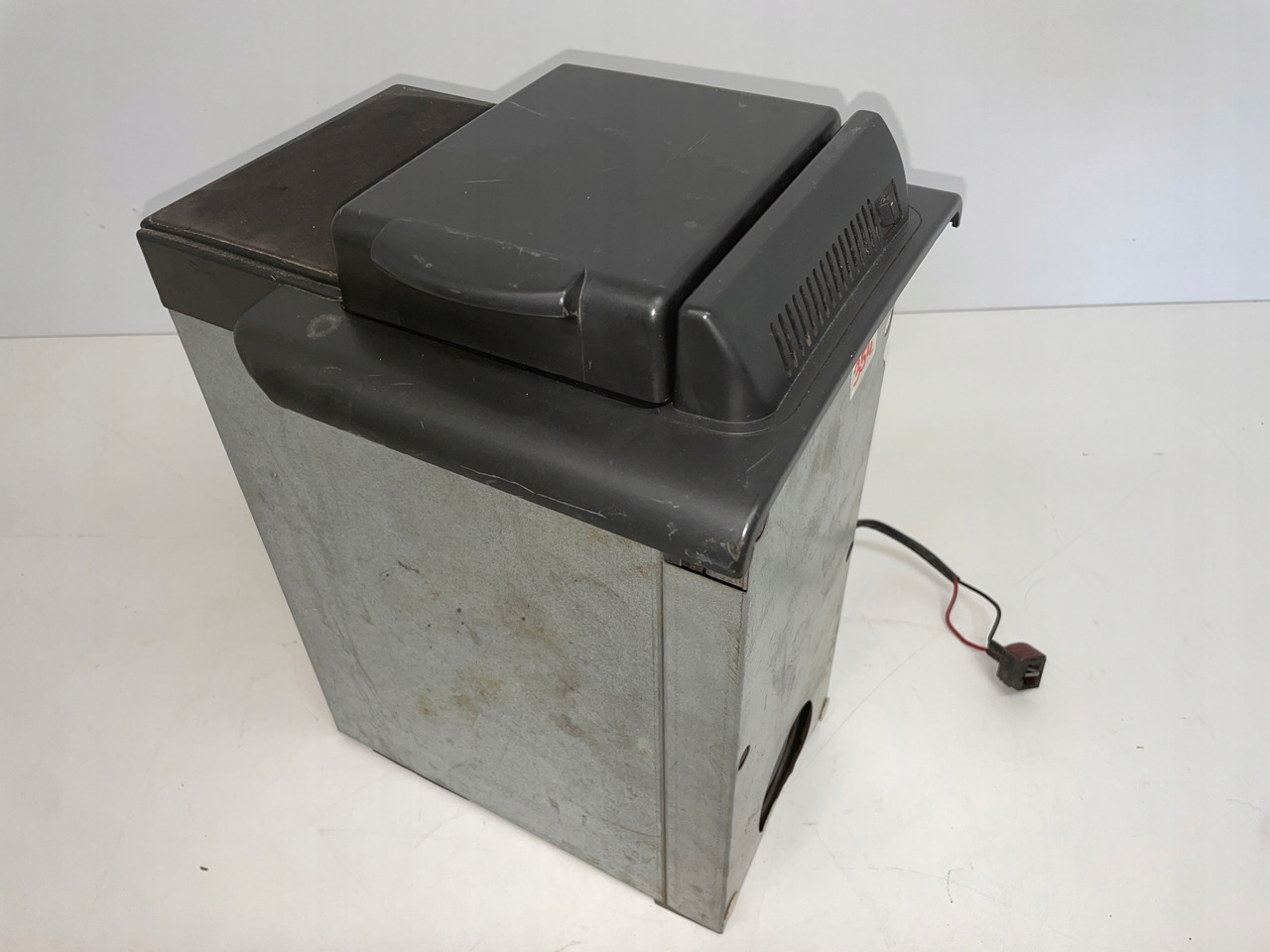 LODÓWKA CHŁODZIARKA RENAULT MAGNUM DXI 24V 6L 60W 5010309920 - Førerhus og interiør for Lastebil: bilde 4 LODÓWKA CHŁODZIARKA RENAULT MAGNUM DXI 24V 6L 60W 5010309920 - Førerhus og interiør for Lastebil: bilde 4