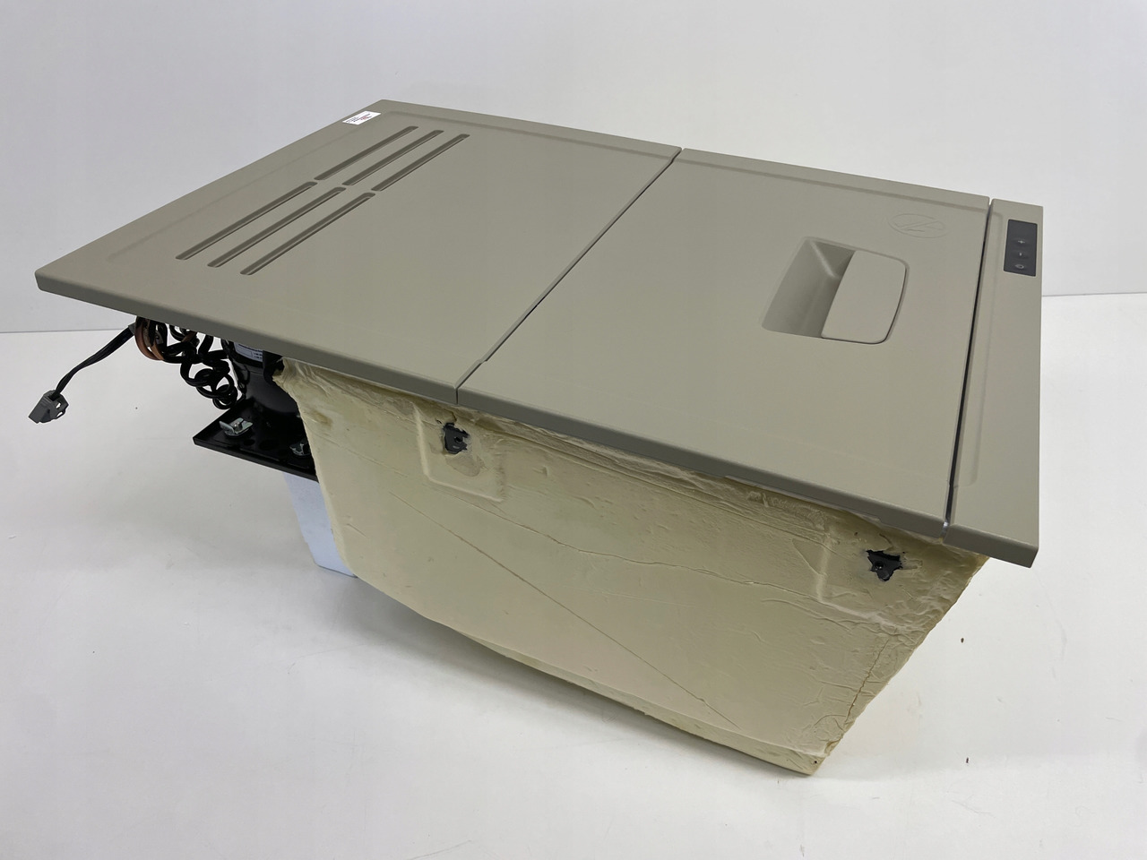 LODÓWKA CHŁODZIARKA VOLVO FH4 FH 4 P82174077 - Førerhus og interiør for Lastebil: bilde 1 LODÓWKA CHŁODZIARKA VOLVO FH4 FH 4 P82174077 - Førerhus og interiør for Lastebil: bilde 1