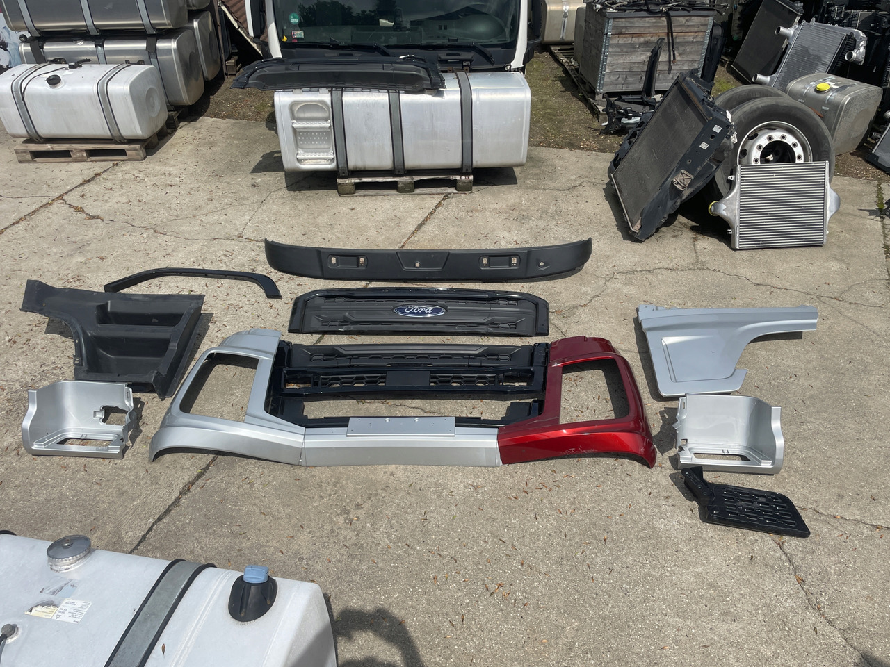 Przód Ford F-Max F Max Grill, Stopień , Stopnica Przedłużenie drzwi zderzak - Karosseri og eksteriør for Lastebil: bilde 2 Przód Ford F-Max F Max Grill, Stopień , Stopnica Przedłużenie drzwi zderzak - Karosseri og eksteriør for Lastebil: bilde 2