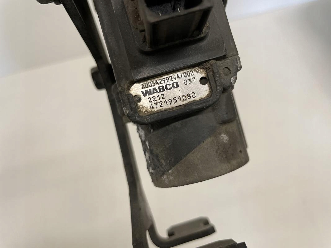 ZAWÓR CIŚNIENIA MERCEDES ACTROS MP4 A0054299244 - Fjæring for Lastebil: bilde 2 ZAWÓR CIŚNIENIA MERCEDES ACTROS MP4 A0054299244 - Fjæring for Lastebil: bilde 2