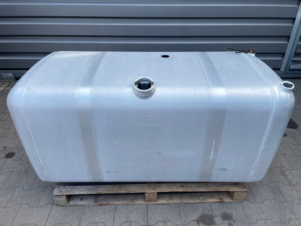 ZBIORNIK PALIWA MERCEDES ACTROS 595 L 40 A9344700601 - Drivstofftank for Lastebil: bilde 1 ZBIORNIK PALIWA MERCEDES ACTROS 595 L 40 A9344700601 - Drivstofftank for Lastebil: bilde 1