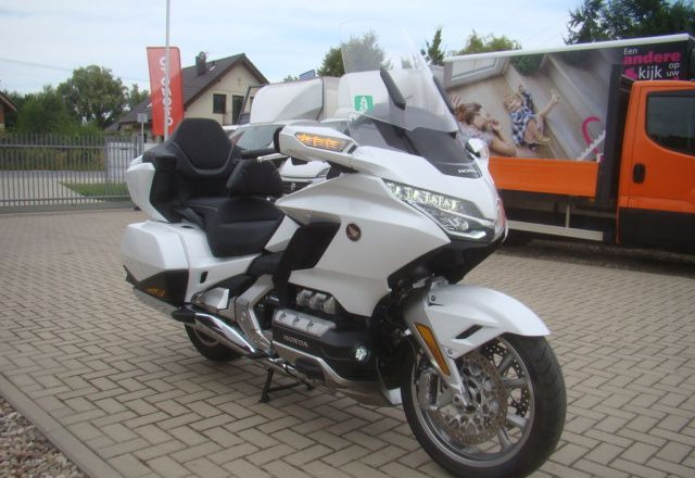 Honda GL - Motorsykkel: bilde 4 Honda GL - Motorsykkel: bilde 4