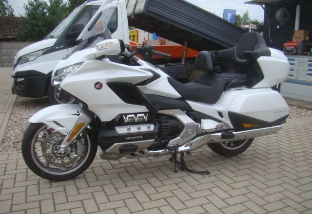 Honda GL - Motorsykkel: bilde 2 Honda GL - Motorsykkel: bilde 2