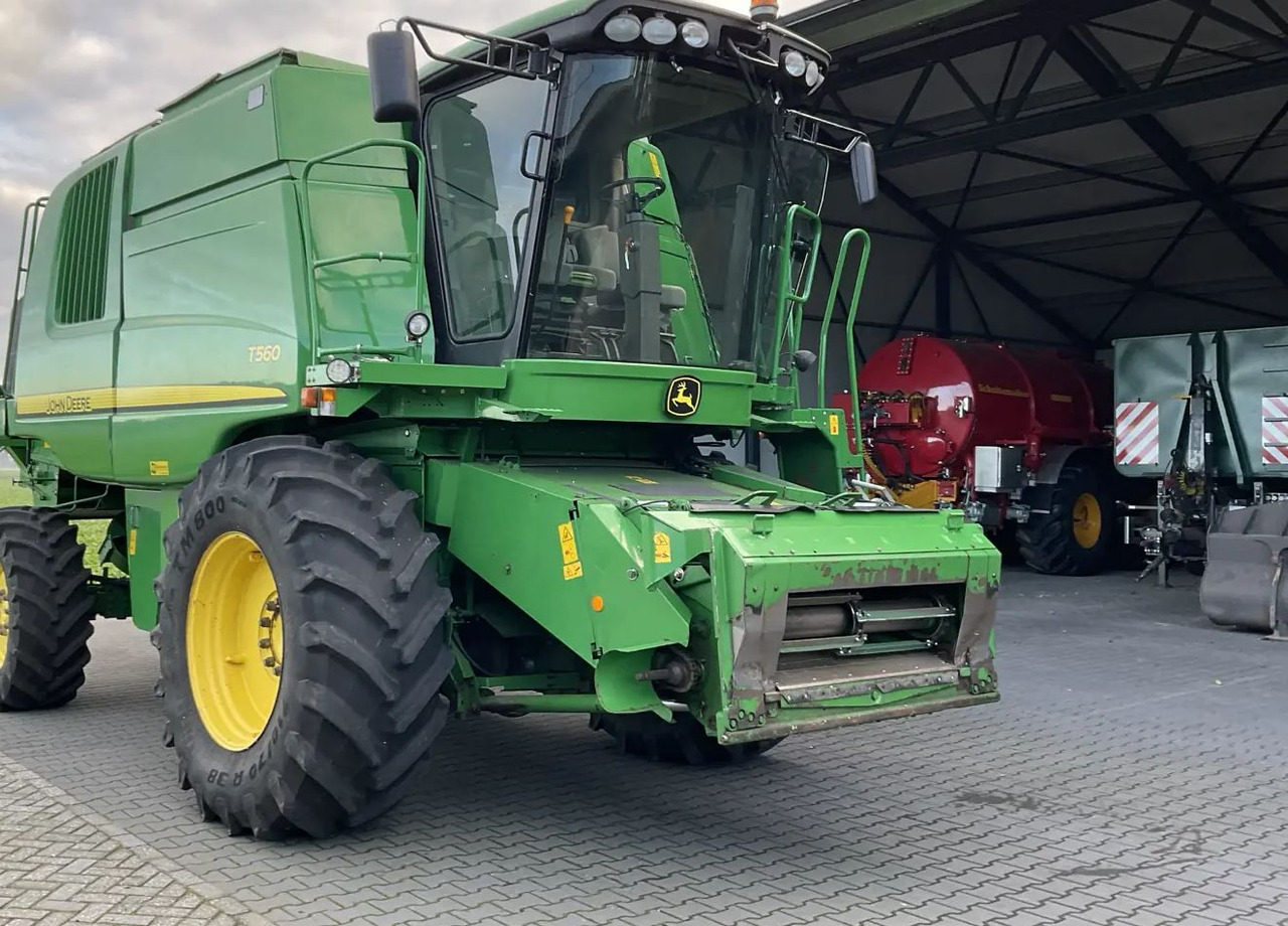 John Deere T560 - Skurtresker: bilde 1 John Deere T560 - Skurtresker: bilde 1