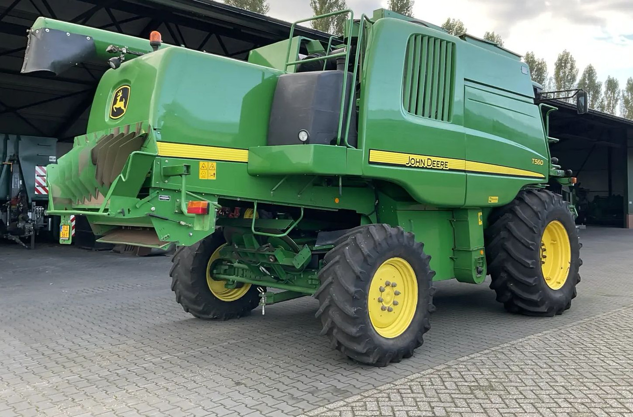 John Deere T560 - Skurtresker: bilde 2 John Deere T560 - Skurtresker: bilde 2