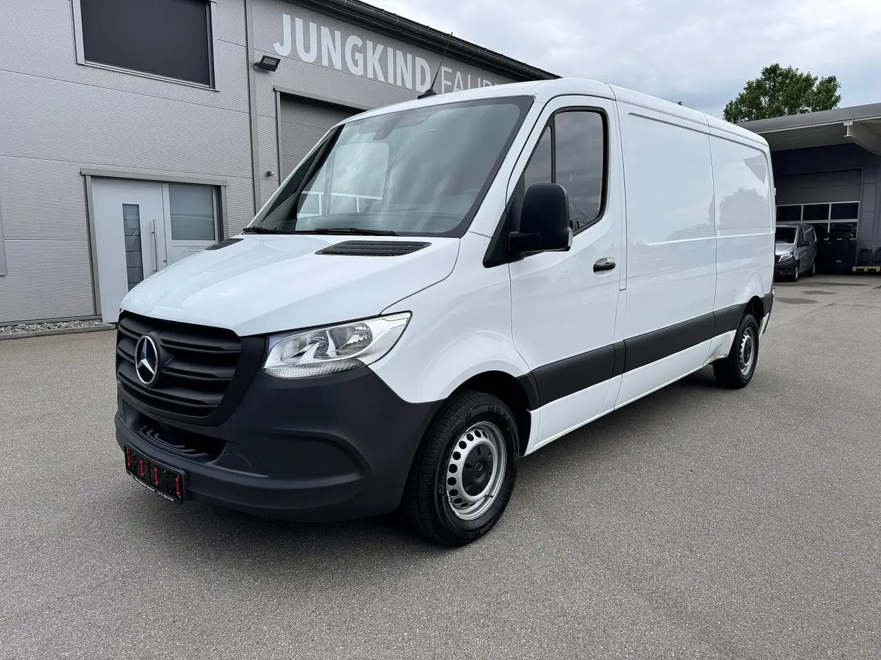 Mercedes-Benz Sprinter 215 CDI Flach Lang Klima FWD - Kassebil: bilde 1 Mercedes-Benz Sprinter 215 CDI Flach Lang Klima FWD - Kassebil: bilde 1