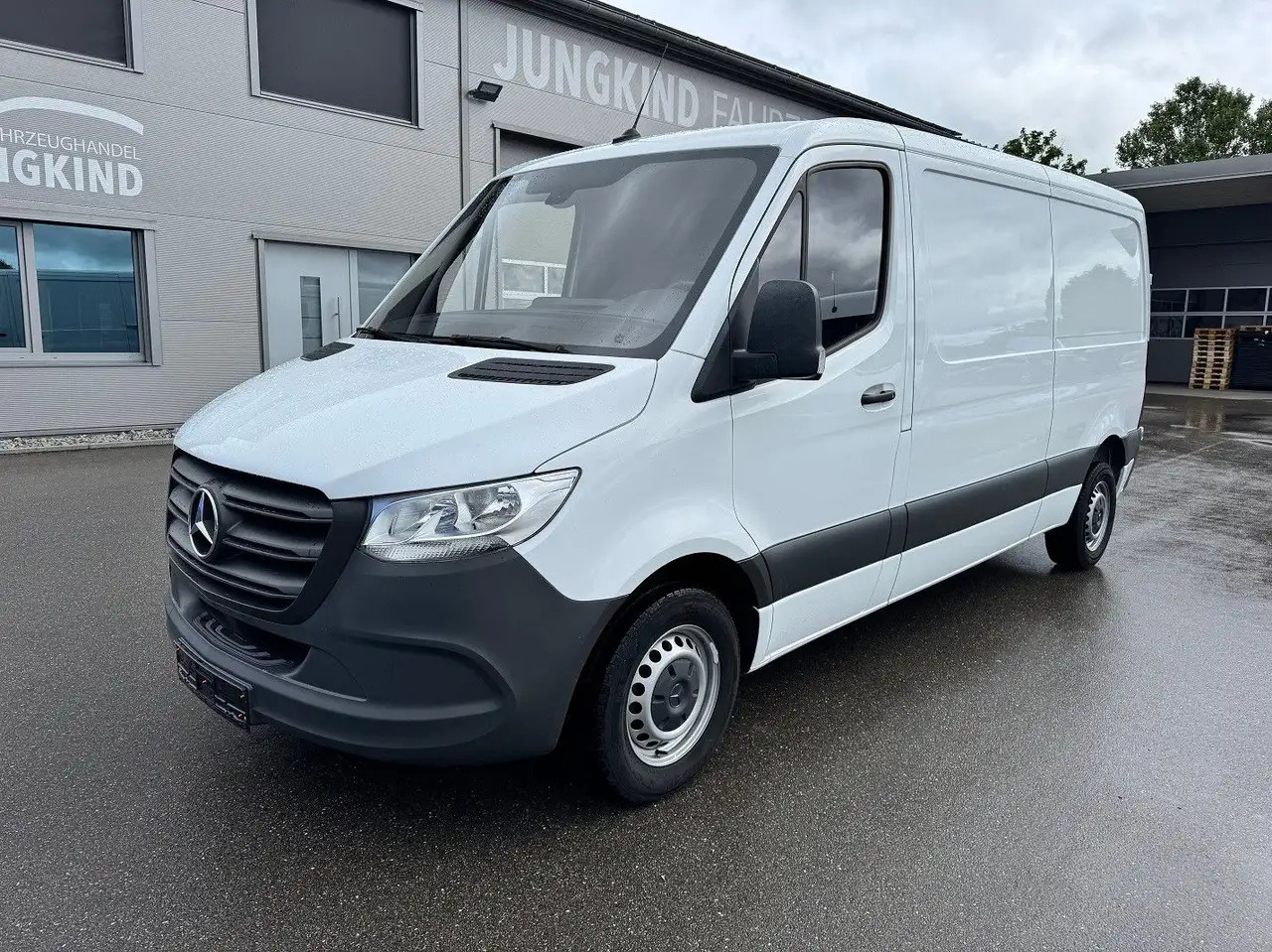 Mercedes-Benz Sprinter 215 CDI Flach Lang Klima FWD - Kassebil: bilde 1 Mercedes-Benz Sprinter 215 CDI Flach Lang Klima FWD - Kassebil: bilde 1