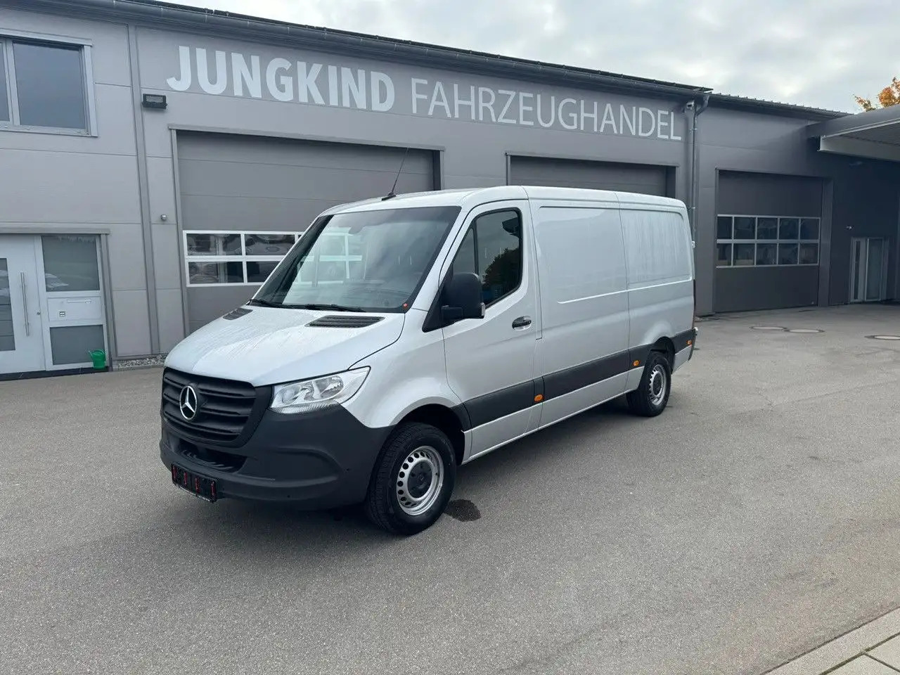 Mercedes-Benz Sprinter 317 CDI Flach Lang Silber Klima MBUX - Kassebil: bilde 1 Mercedes-Benz Sprinter 317 CDI Flach Lang Silber Klima MBUX - Kassebil: bilde 1