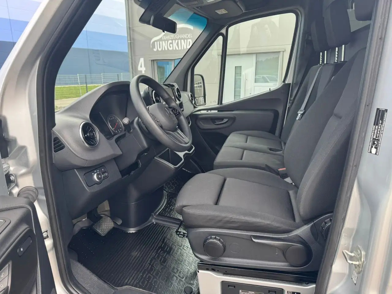 Mercedes-Benz Sprinter 317 CDI Flach Lang Silber Klima MBUX - Kassebil: bilde 4 Mercedes-Benz Sprinter 317 CDI Flach Lang Silber Klima MBUX - Kassebil: bilde 4