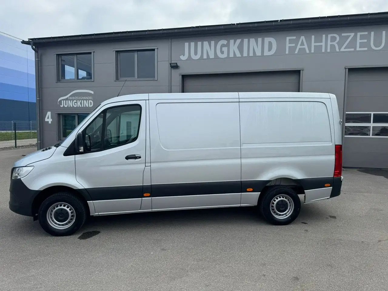 Mercedes-Benz Sprinter 317 CDI Flach Lang Silber Klima MBUX - Kassebil: bilde 3 Mercedes-Benz Sprinter 317 CDI Flach Lang Silber Klima MBUX - Kassebil: bilde 3