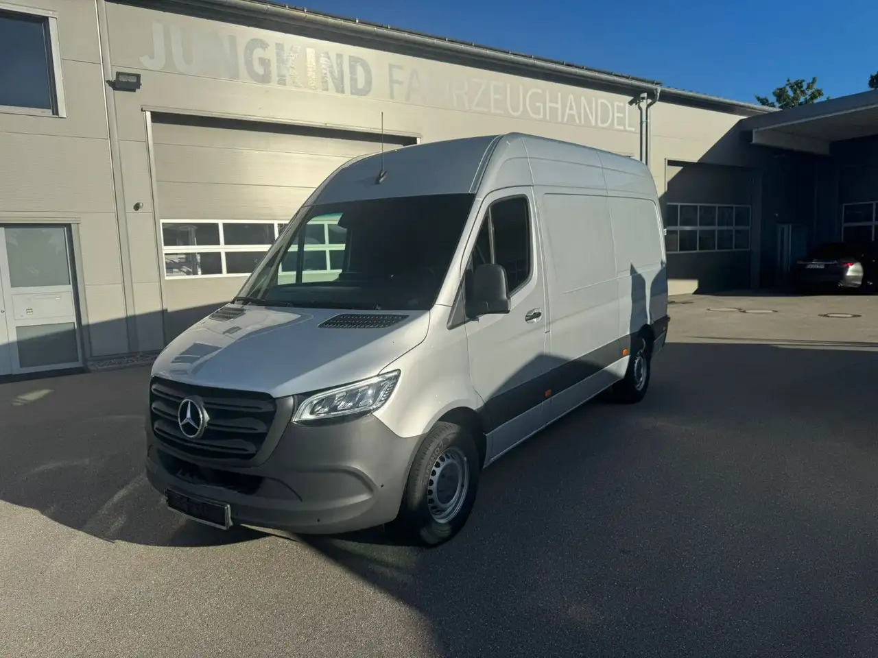 Mercedes-Benz Sprinter 317 CDI Lang Hoch Klima MBUX Silber LED - Kassebil: bilde 2 Mercedes-Benz Sprinter 317 CDI Lang Hoch Klima MBUX Silber LED - Kassebil: bilde 2