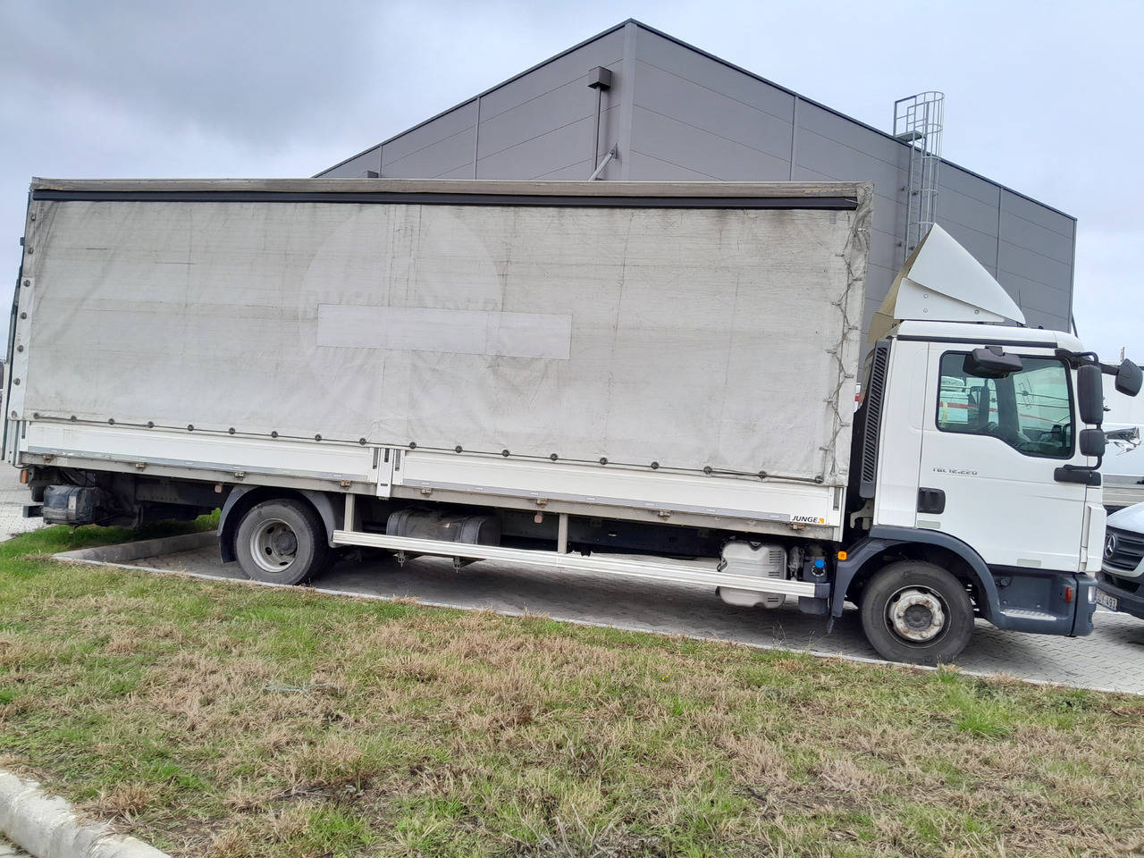 MAN TGL 12.220 Tail Lift Manual - Kapellbil: bilde 4 MAN TGL 12.220 Tail Lift Manual - Kapellbil: bilde 4