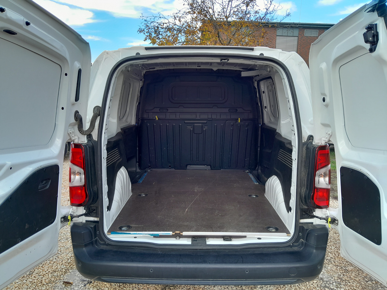 Små varebil TOYOTA 1.5 City Active 3 Business: bilde 7