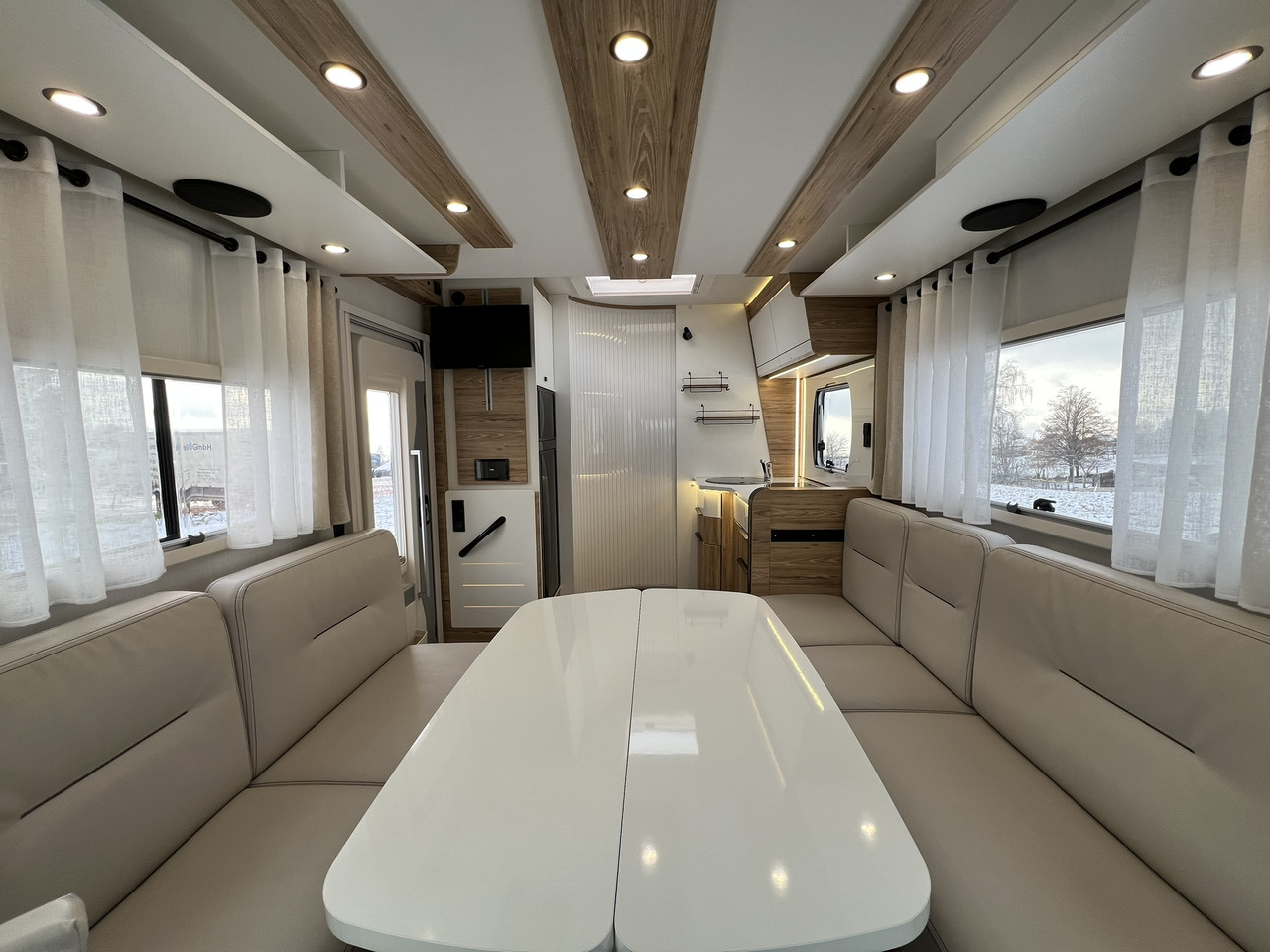 Pilote Pacific P696D Hubbett - Solar - Markise - Halvintegrert bobil: bilde 4 Pilote Pacific P696D Hubbett - Solar - Markise - Halvintegrert bobil: bilde 4