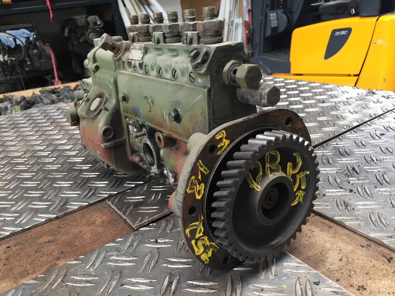 Gebrauchte Einspritzpumpe MB 813, Typ : OM 352, Bosch - Nr. : 0400 846 233 - Drivstoffpumpe for Lastebil: bilde 1 Gebrauchte Einspritzpumpe MB 813, Typ : OM 352, Bosch - Nr. : 0400 846 233 - Drivstoffpumpe for Lastebil: bilde 1