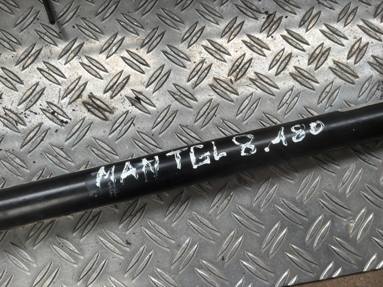 Gebrauchte MAN TGL 8.180 Spurstange / Lenkstange, Artikel - Nr. : 81.46610 - 6820 - Styrestag for Lastebil: bilde 5 Gebrauchte MAN TGL 8.180 Spurstange / Lenkstange, Artikel - Nr. : 81.46610 - 6820 - Styrestag for Lastebil: bilde 5