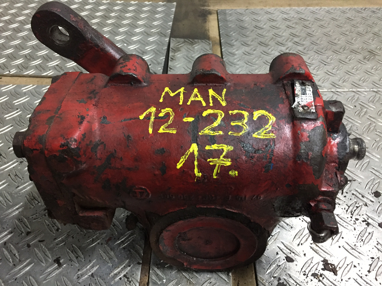 Gebrauchtes Lenkgetriebe MAN F90, 12.232, Artikel - Nr.: 81.9999 - 9999 - Styresnekke for Lastebil: bilde 1 Gebrauchtes Lenkgetriebe MAN F90, 12.232, Artikel - Nr.: 81.9999 - 9999 - Styresnekke for Lastebil: bilde 1