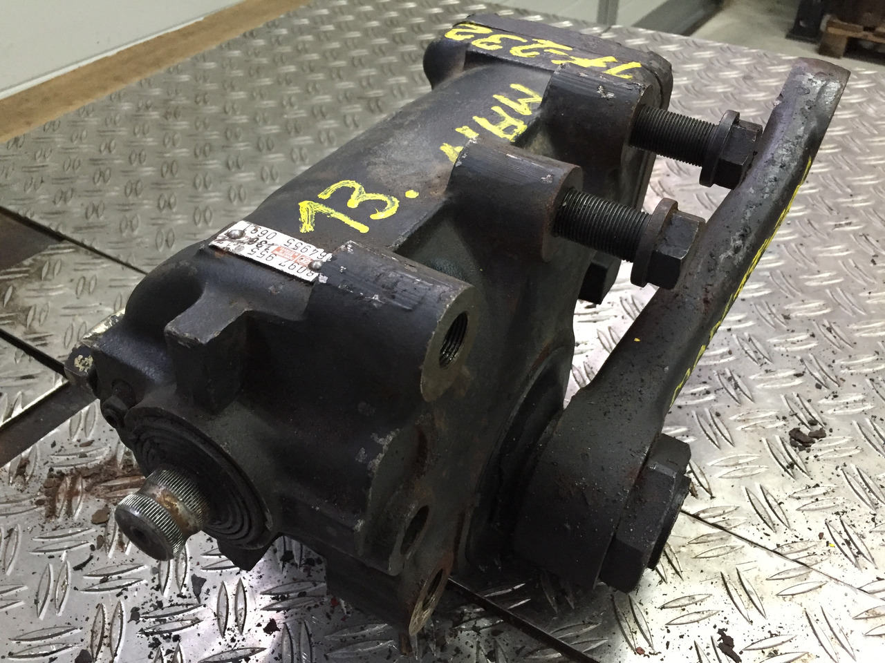 Gebrauchtes Lenkgetriebe MAN F90, 17.232, Artikel - Nr.: 81.9999 - 9999 - Styresnekke for Lastebil: bilde 2 Gebrauchtes Lenkgetriebe MAN F90, 17.232, Artikel - Nr.: 81.9999 - 9999 - Styresnekke for Lastebil: bilde 2