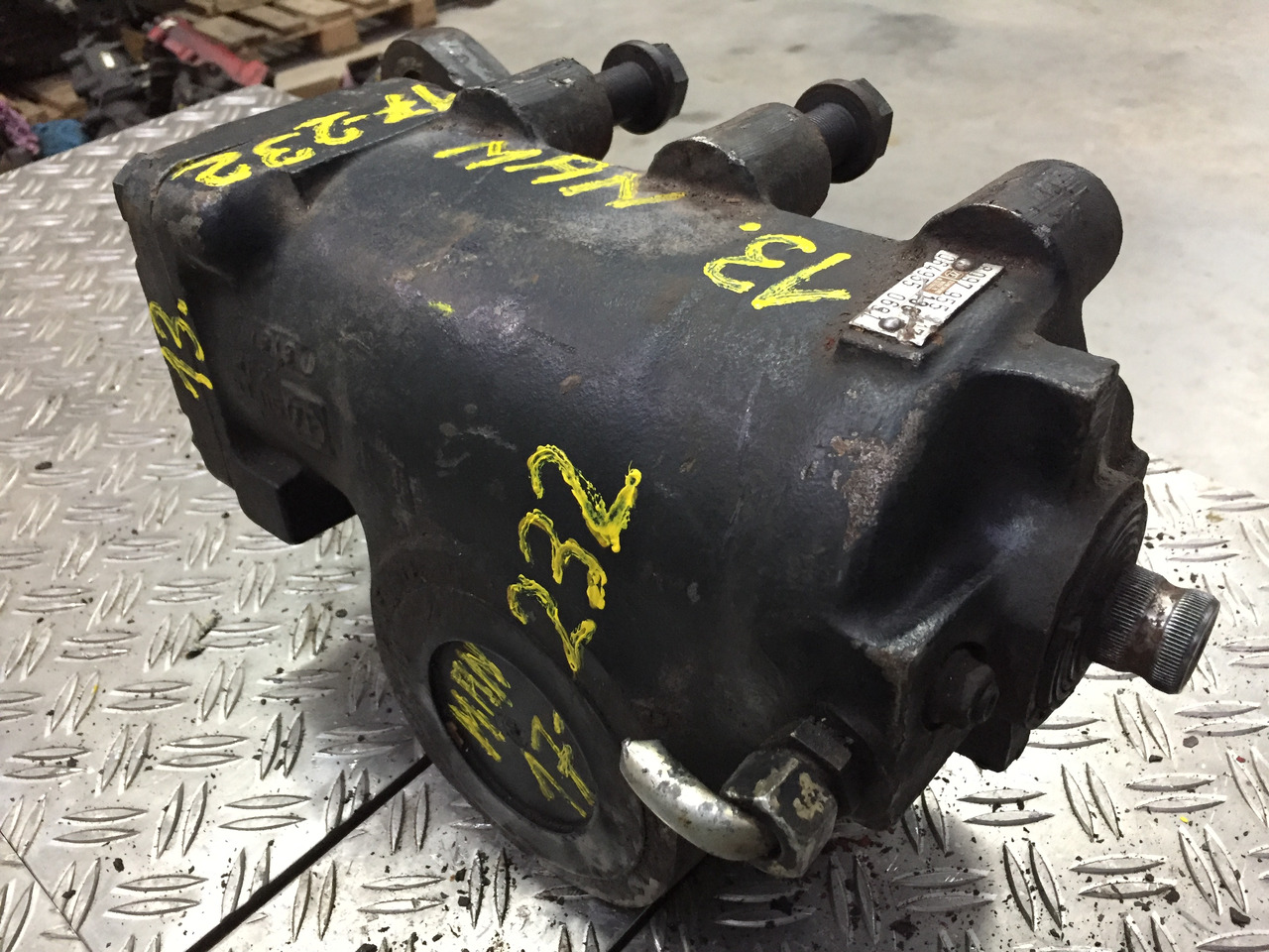 Gebrauchtes Lenkgetriebe MAN F90, 17.232, Artikel - Nr.: 81.9999 - 9999 - Styresnekke for Lastebil: bilde 3 Gebrauchtes Lenkgetriebe MAN F90, 17.232, Artikel - Nr.: 81.9999 - 9999 - Styresnekke for Lastebil: bilde 3