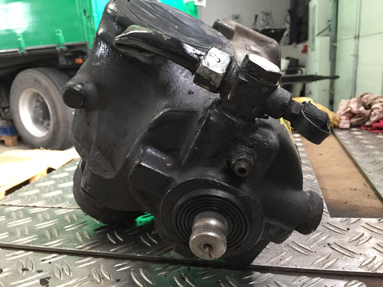 Gebrauchtes Lenkgetriebe MAN TGA 18.430, Artikel - Nr.: 81.46200-6410 - Styresnekke for Lastebil: bilde 4 Gebrauchtes Lenkgetriebe MAN TGA 18.430, Artikel - Nr.: 81.46200-6410 - Styresnekke for Lastebil: bilde 4