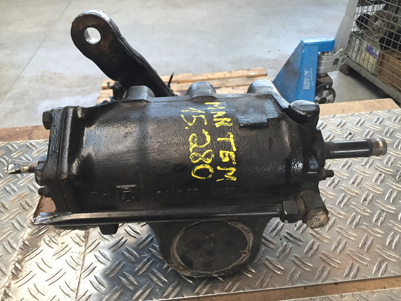 Gebrauchtes Lenkgetriebe, MAN TGM 15.280, Artikel - Nr. : 85.46200 - 6019 - Styresnekke for Lastebil: bilde 1 Gebrauchtes Lenkgetriebe, MAN TGM 15.280, Artikel - Nr. : 85.46200 - 6019 - Styresnekke for Lastebil: bilde 1