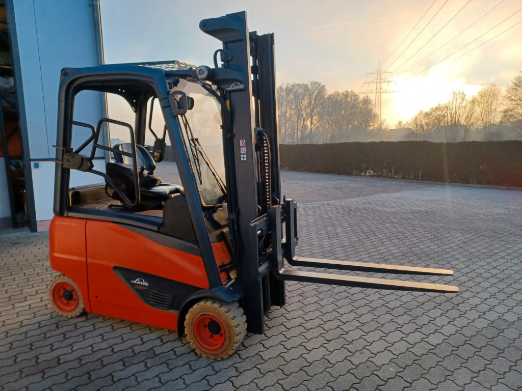 Linde E 20 PH -02 Duplexmast, Seitenschieber - El-truck: bilde 1 Linde E 20 PH -02 Duplexmast, Seitenschieber - El-truck: bilde 1