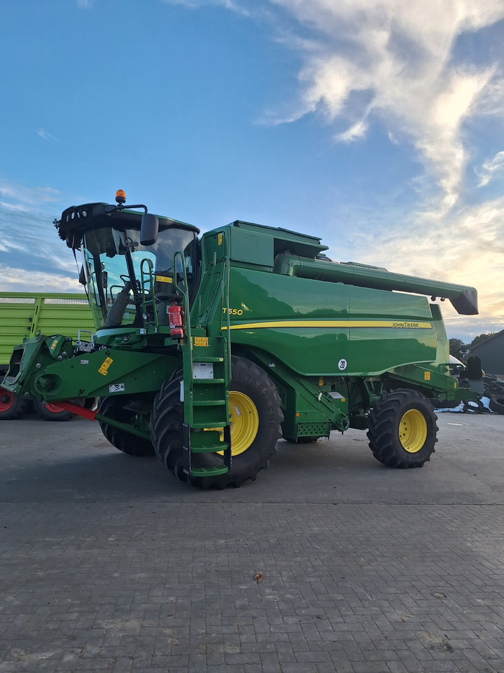 JOHN DEERE T550 - Skurtresker: bilde 1 JOHN DEERE T550 - Skurtresker: bilde 1