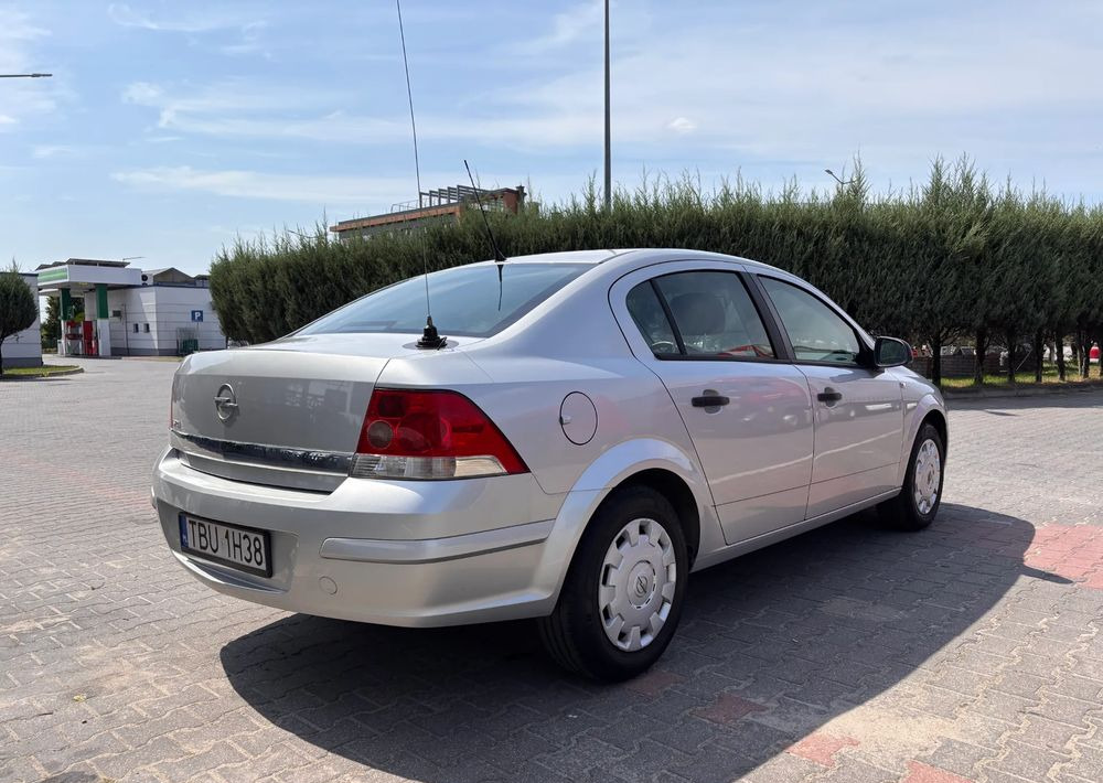 Opel Astra 1.6 Edition - Sedan: bilde 4 Opel Astra 1.6 Edition - Sedan: bilde 4