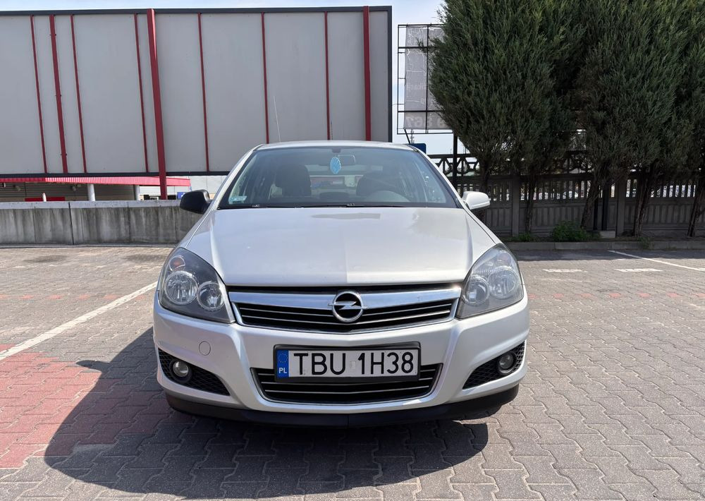 Opel Astra 1.6 Edition - Sedan: bilde 3 Opel Astra 1.6 Edition - Sedan: bilde 3