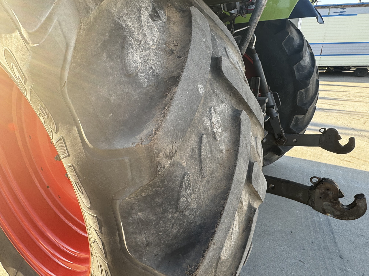 Claas Arion 640 - Traktor: bilde 4 Claas Arion 640 - Traktor: bilde 4