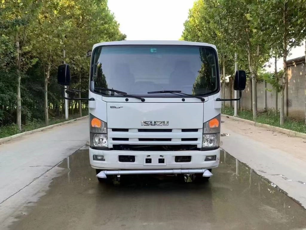 Isuzu ELF - Vakuum lastebil: bilde 2 Isuzu ELF - Vakuum lastebil: bilde 2