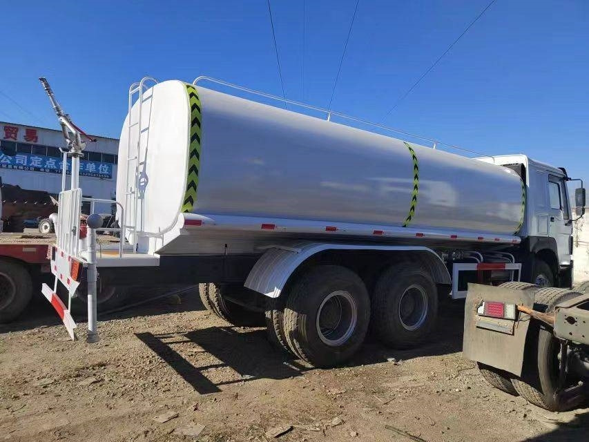 Howo 375 6x4 - Tankbil: bilde 4 Howo 375 6x4 - Tankbil: bilde 4