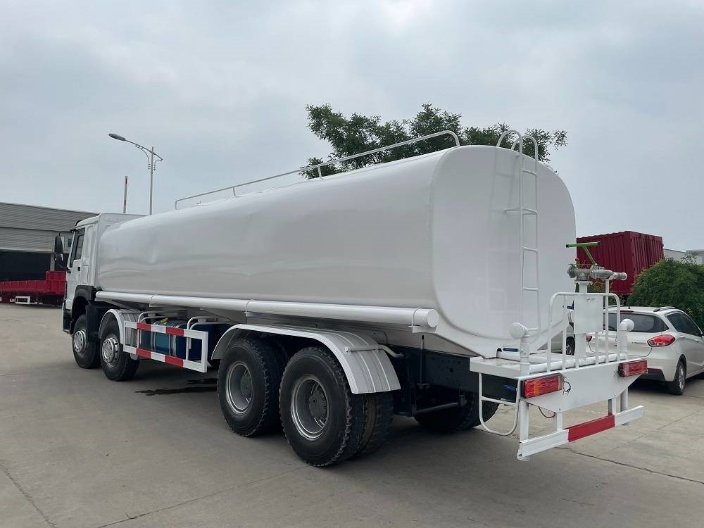 Howo 375 8x4 - Tankbil: bilde 4 Howo 375 8x4 - Tankbil: bilde 4