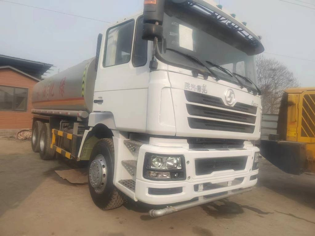 Shacman F3000 6x4 - Tankbil: bilde 1 Shacman F3000 6x4 - Tankbil: bilde 1