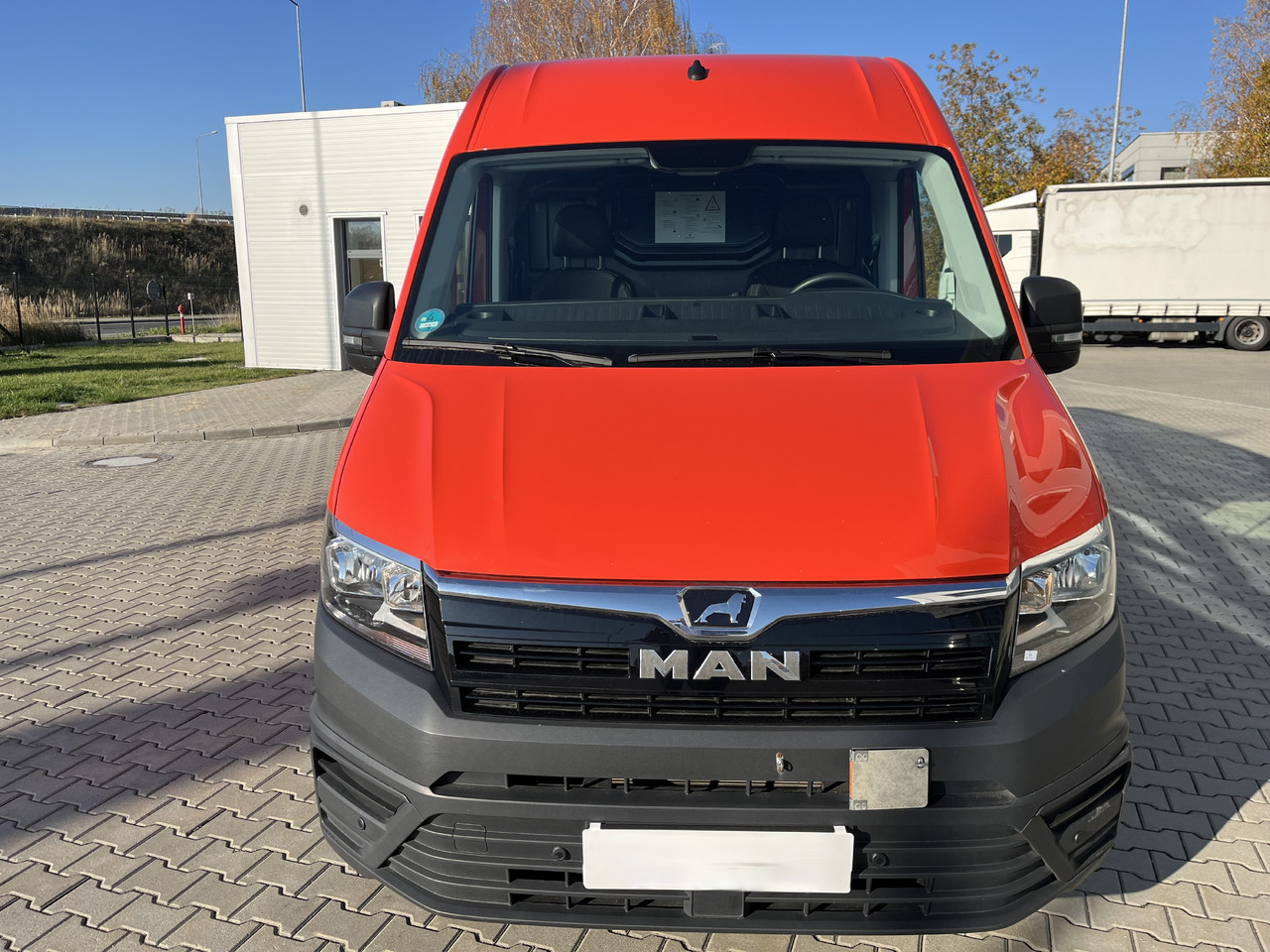 MAN TGE 3.140 4X2F SB - Kassebil: bilde 2 MAN TGE 3.140 4X2F SB - Kassebil: bilde 2