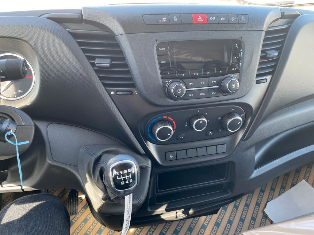 Iveco Daily Koffer mit LBW SOFORT Euro6E Iveco Daily Koffer mit LBW SOFORT Euro6E - Varebil med skap: bilde 3 Iveco Daily Koffer mit LBW SOFORT Euro6E Iveco Daily Koffer mit LBW SOFORT Euro6E - Varebil med skap: bilde 3